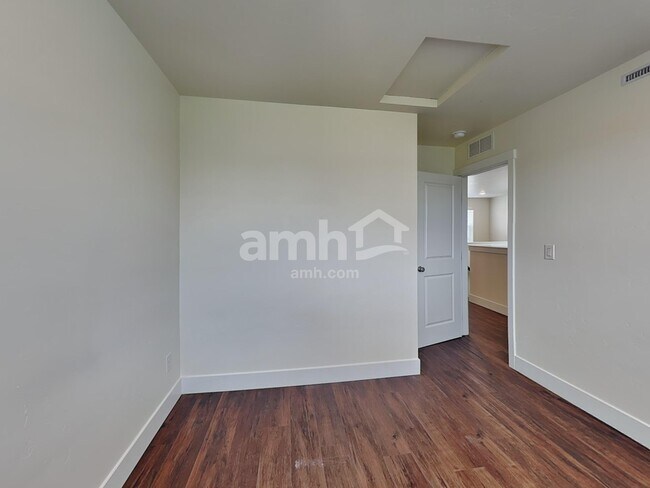 Building Photo - 11503 W Mesquite St