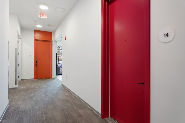 Building Photo - 1st Floor modern condo in downtown Durham!