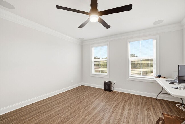Building Photo - 768 Park Ridge Dr