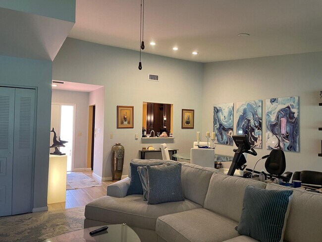 Building Photo - 10798 Waterberry Dr
