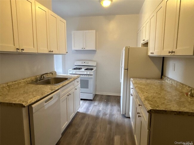 Building Photo - 12 Welwyn Rd