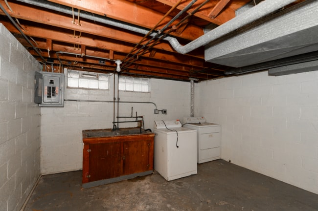 Building Photo - 12328 Grannis Rd