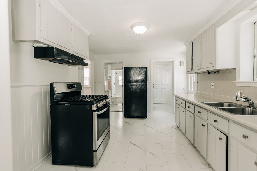 Kitchen - 31 Catherine St