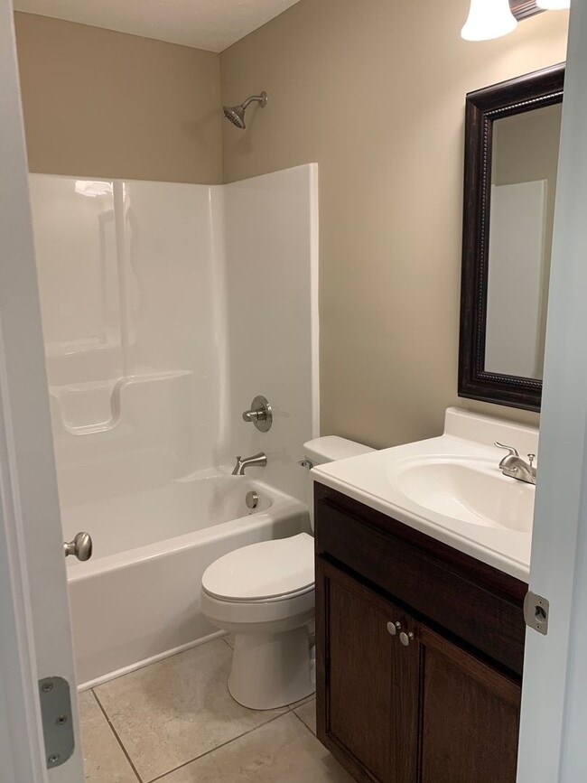 Building Photo - Adorable Home in Great Central Location...