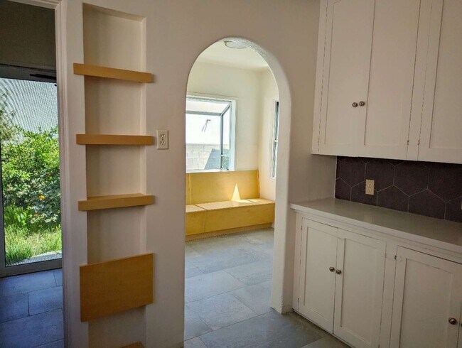 Building Photo - 4840 Ellenwood Dr