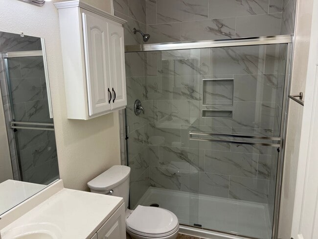 Building Photo - Villa La Jolla