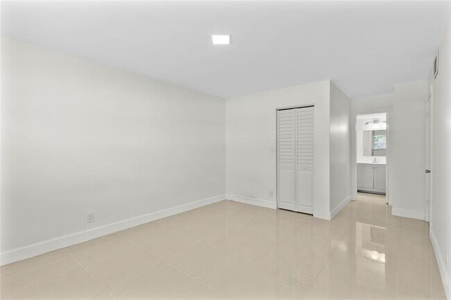 Building Photo - 11605 NW 29th Ct