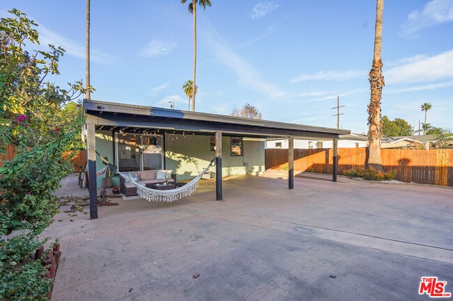 Building Photo - 14828 Saticoy St