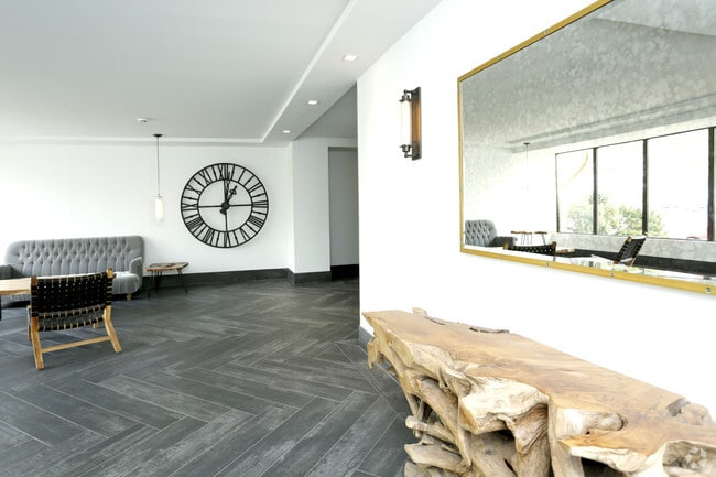 Lobby - ELK Harbor View LLC