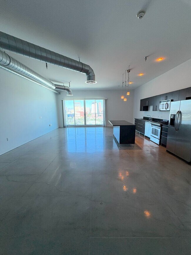 Building Photo - Downtown loft-living at its best - unfurnished loft