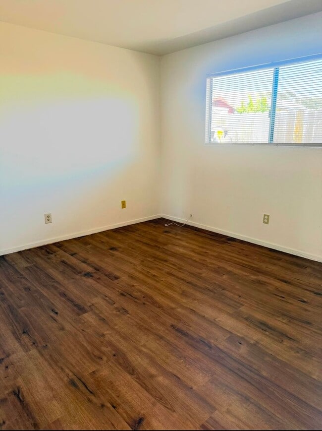 Building Photo - Charming 2 Bedroom, 1 Bathroom Back House