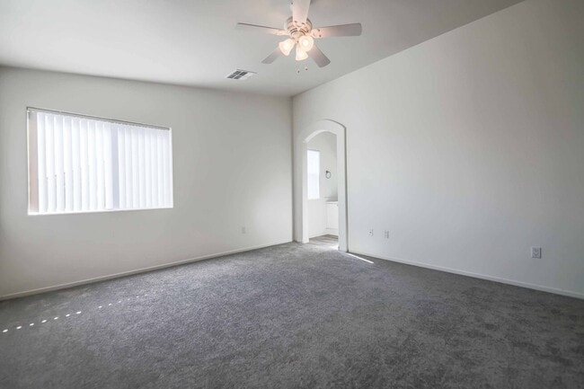 Building Photo - Modern Mountain’s Edge Townhouse with Community Amenities!