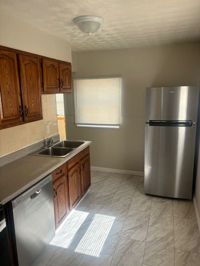 Building Photo - Check out this 3 Bedroom Ranch in Homewood...