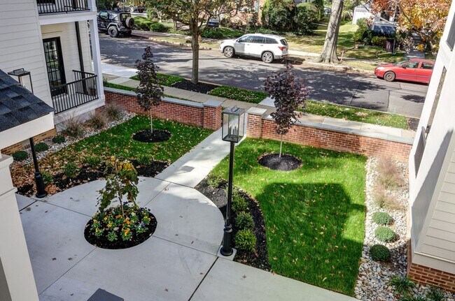 Building Photo - 20 E Redman Ave