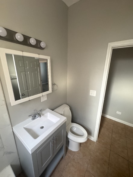 Building Photo - 7314 S Kenwood Ave