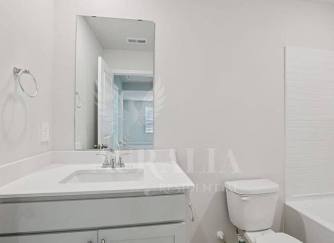 Building Photo - 805 Ottawa Dr