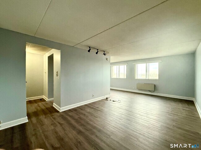 Building Photo - 120 Huntington Turnpike