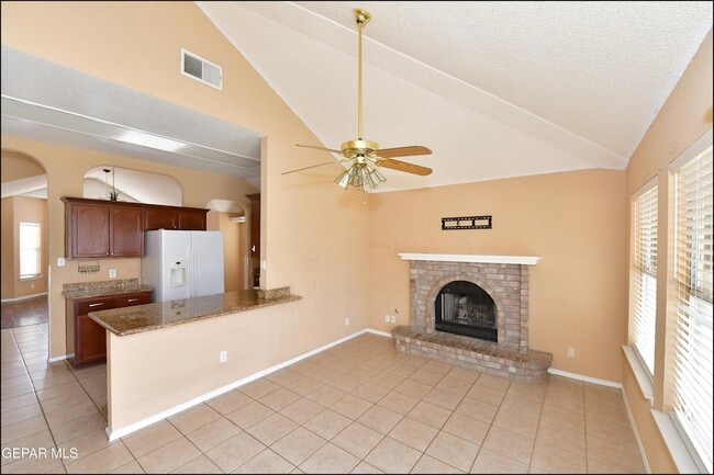Building Photo - 7737 Plaza Azul Rd