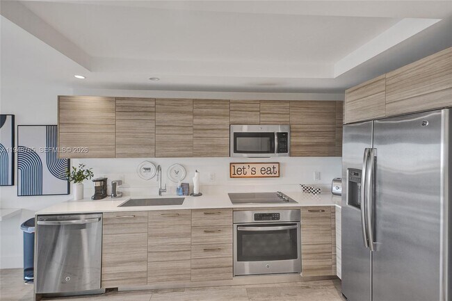 Building Photo - 121 NE 34th St