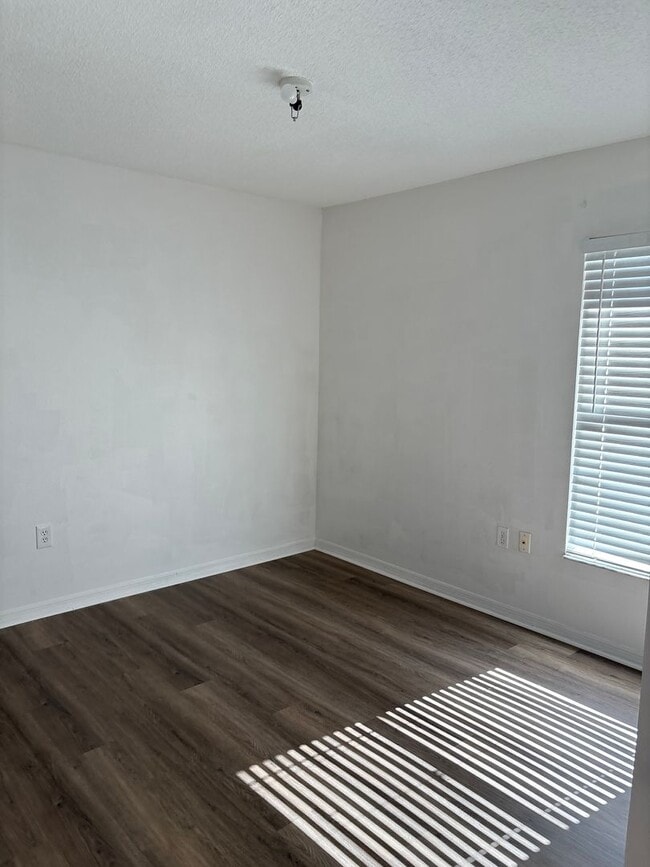 Building Photo - 3 Bedroom Home in Highly Desirable Orlando Neighborhood