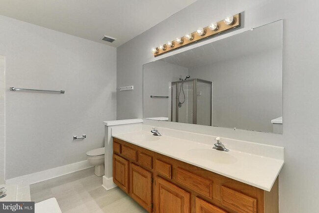 Building Photo - 4021 Lake Glen Rd