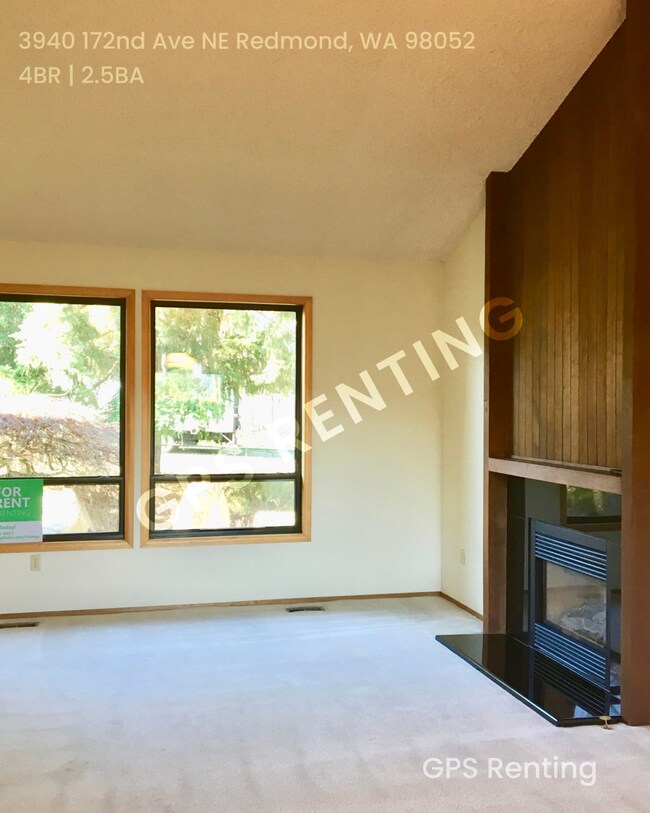 Building Photo - Stunning Light-Filled Home on a 1/3 Acre C...