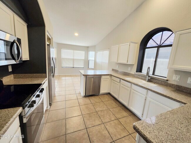 Building Photo - 2545 E Granite View Dr