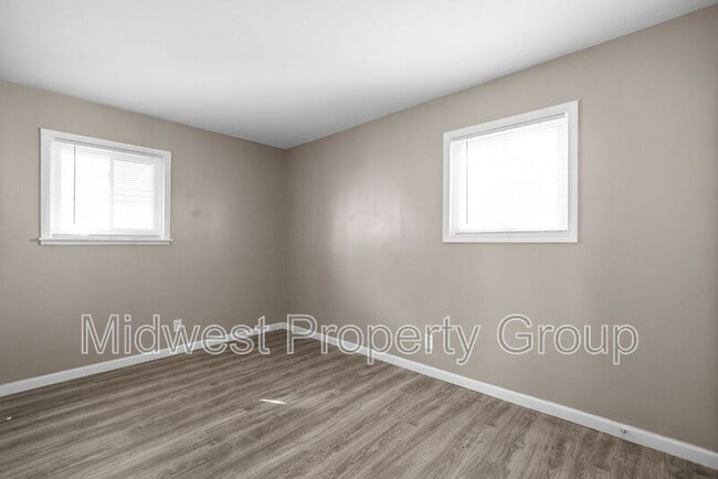 Building Photo - 1421 Vero Dr