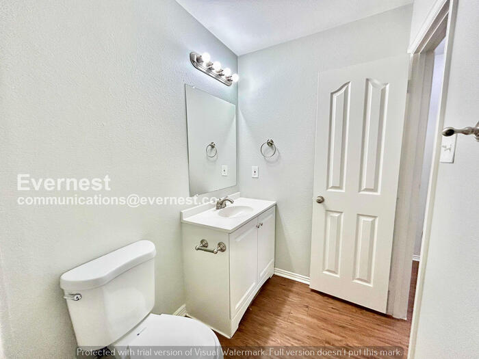 Building Photo - 246 Creek Cove Dr