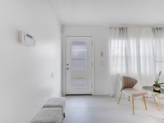 Building Photo - 4754 Lake Shore Dr