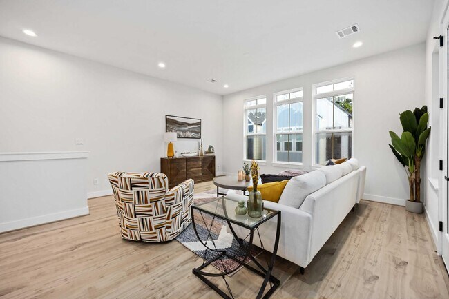 Building Photo - 6117 Campo Vista Dr