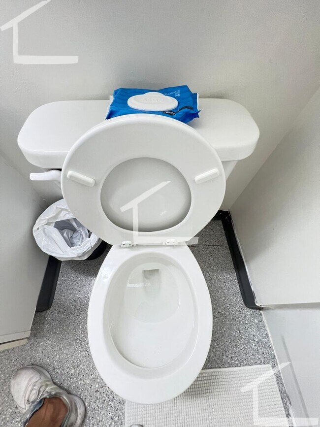 Building Photo - Great 1 bedroom condo available NOW - Northeastern