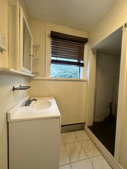 Building Photo - 917 Ellsworth St