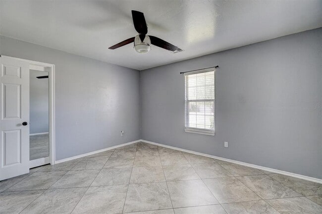 Building Photo - 1209 SW 113th St