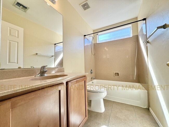 Building Photo - 14160 South Avenida Zumba