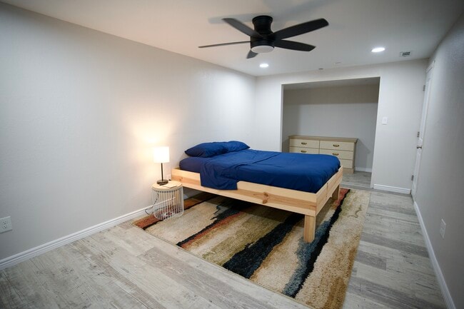 Building Photo - 303 Quebec St