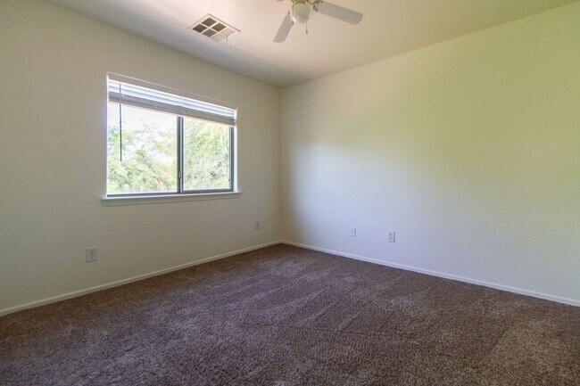 Building Photo - 3873 E Bridgeport Pkwy