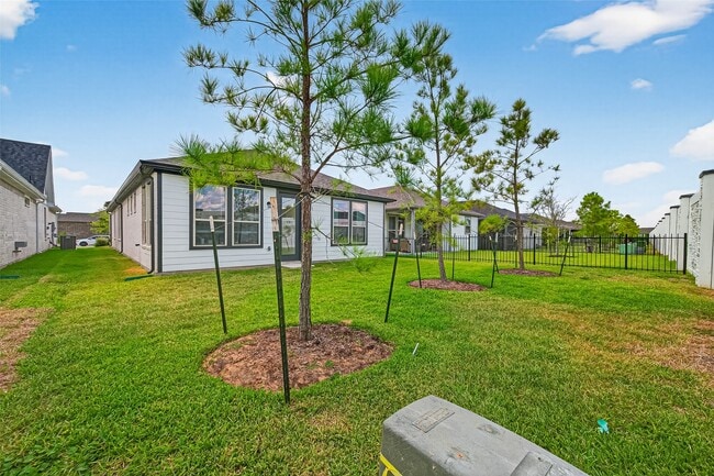 Building Photo - 8047 Prospect Dr