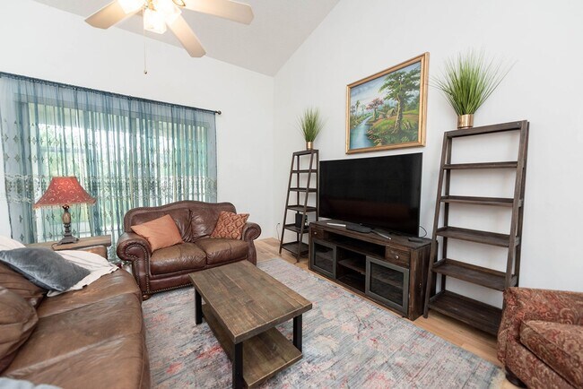 Building Photo - Beautiful Home in Satellite Beach including Lawncare and Community Pool