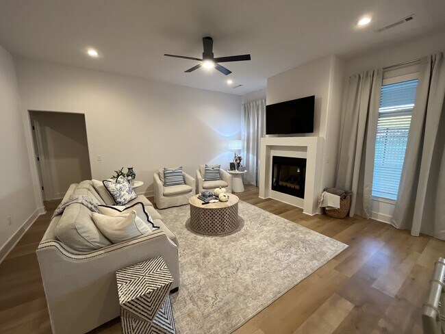 Building Photo - 439 Wagon Wheel Ave