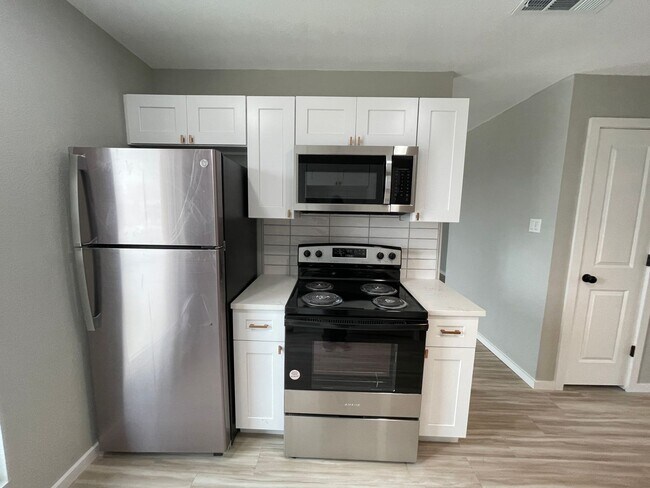 Building Photo - 1603 Benttree Dr