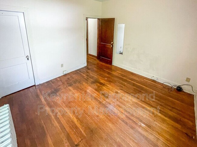 Building Photo - 2806 Hawthorne Ave