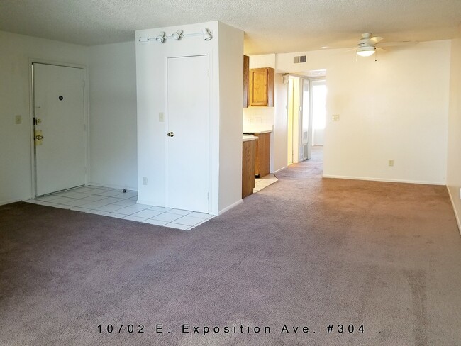 Building Photo - * 2 bed, Great location off Havana and Exp...