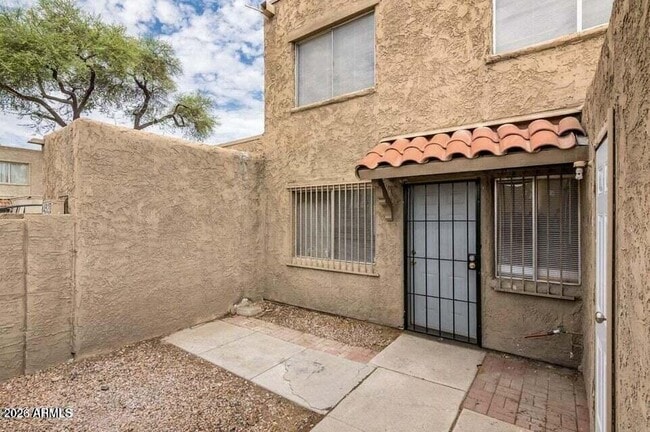 Building Photo - 4522 E Pueblo Ave