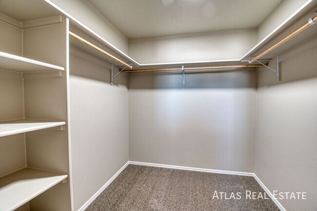 Building Photo - 2711 W Balboa Dr