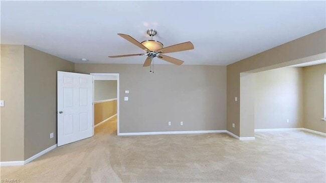 Building Photo - *** READY TO MOVE IN BY FIRST WEEK OF MAY***