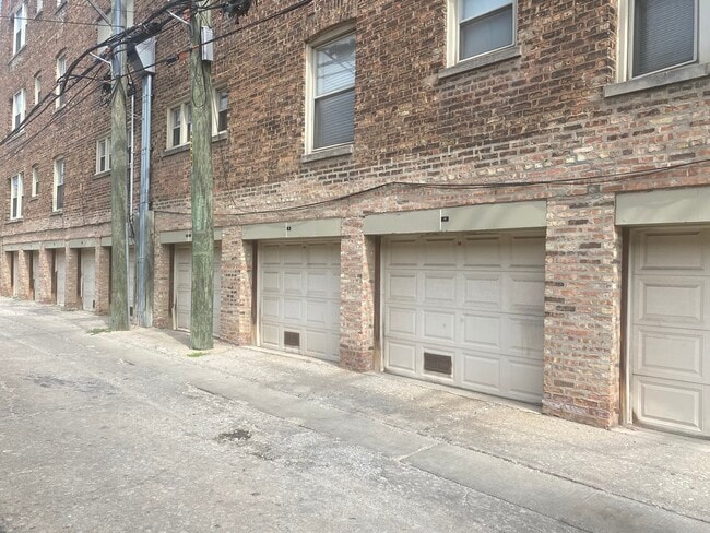 Building Photo - 2319 E 70th Pl