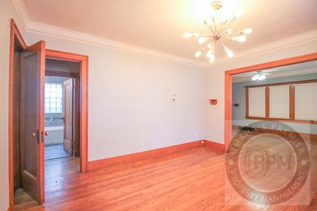 Building Photo - 3 Bedroom 2 Bathroom Family Home