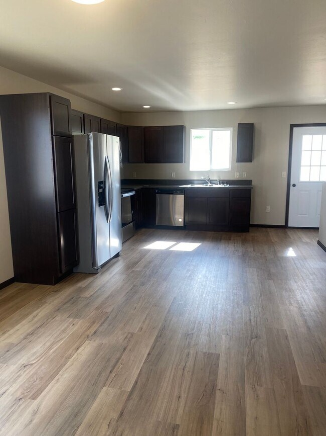 Building Photo - 5 BED | 2 BATH | DOUBLE GARAGE | RAPID VALLEY