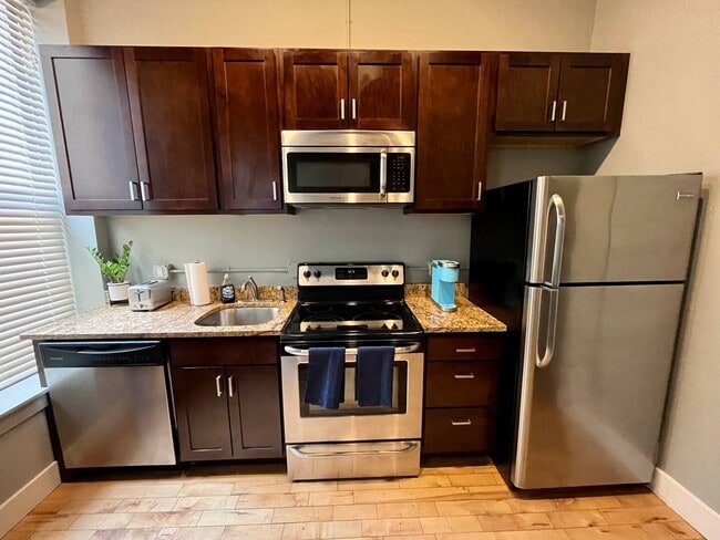 Building Photo - 139 Pearl St NW